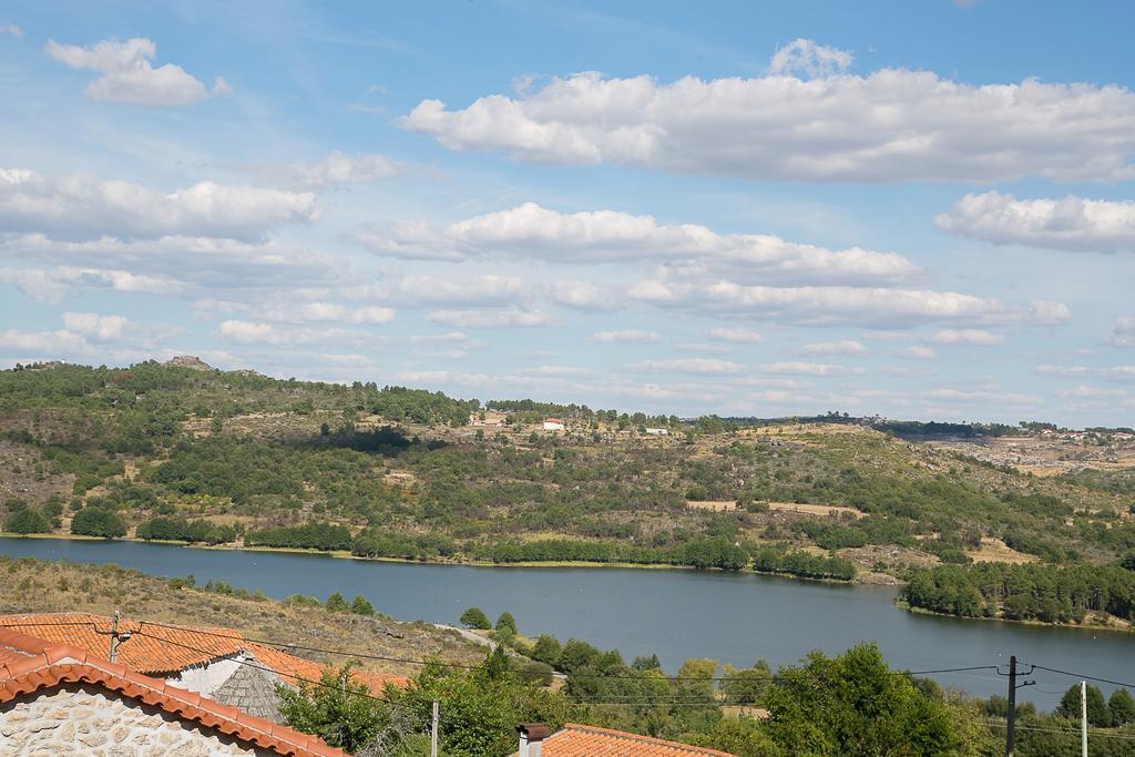 Solar Dos Almeidas - Turismo De Habitacao Bed & Breakfast Транкозо Екстериор снимка