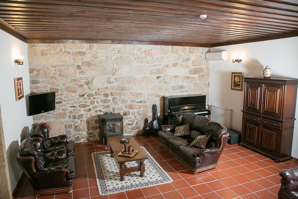 Solar Dos Almeidas - Turismo De Habitacao Bed & Breakfast Транкозо Екстериор снимка