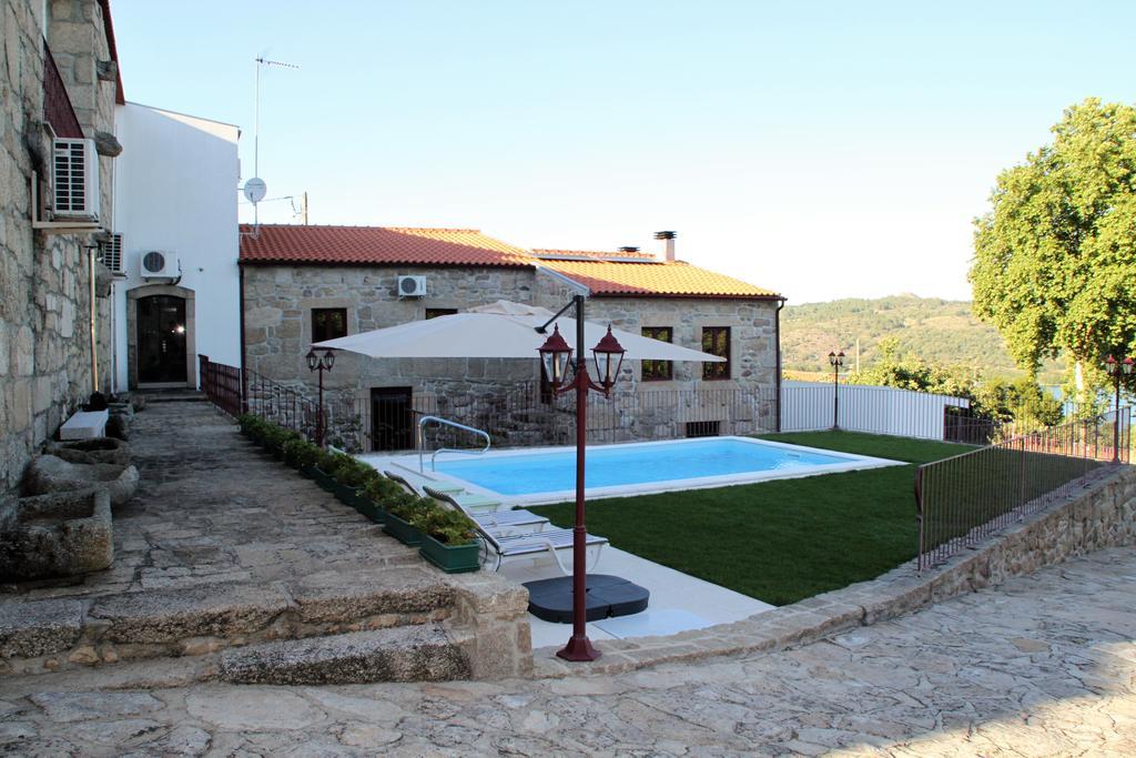 Solar Dos Almeidas - Turismo De Habitacao Bed & Breakfast Транкозо Екстериор снимка