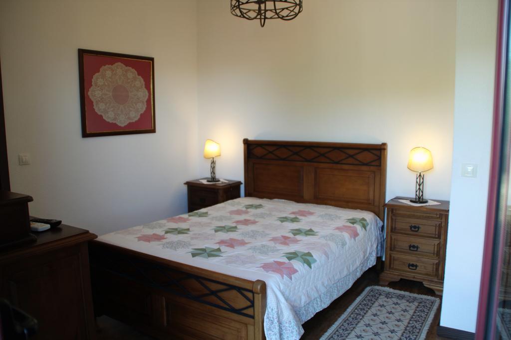 Solar Dos Almeidas - Turismo De Habitacao Bed & Breakfast Транкозо Екстериор снимка