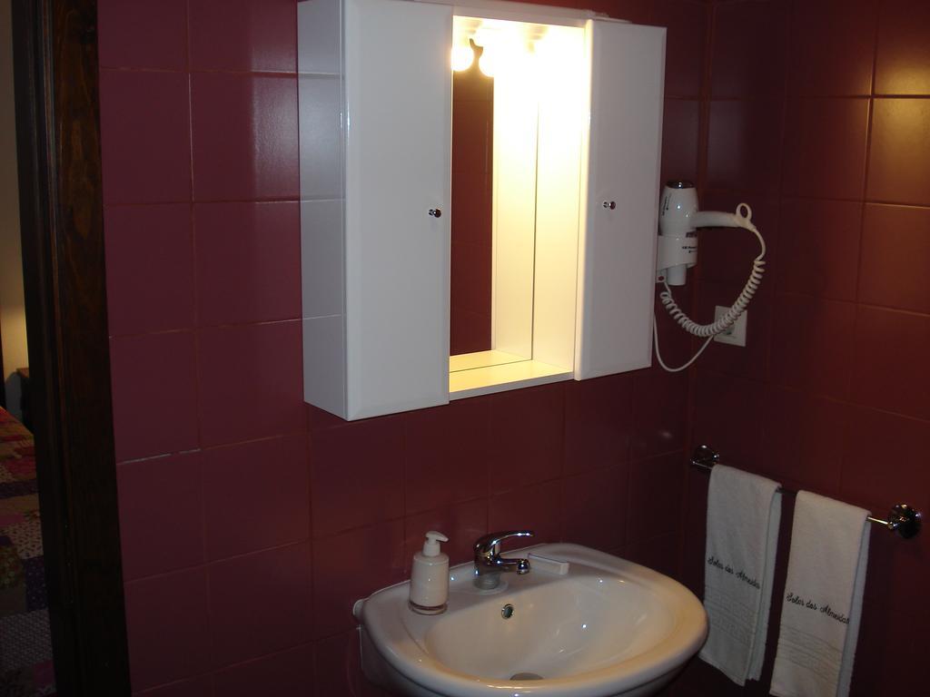 Solar Dos Almeidas - Turismo De Habitacao Bed & Breakfast Транкозо Екстериор снимка