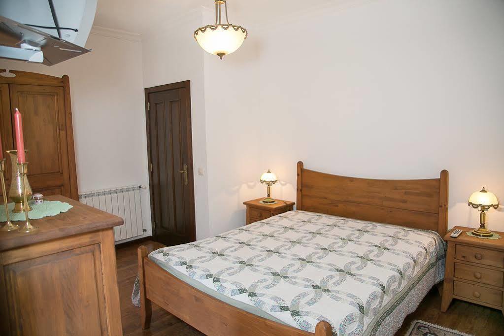 Solar Dos Almeidas - Turismo De Habitacao Bed & Breakfast Транкозо Екстериор снимка