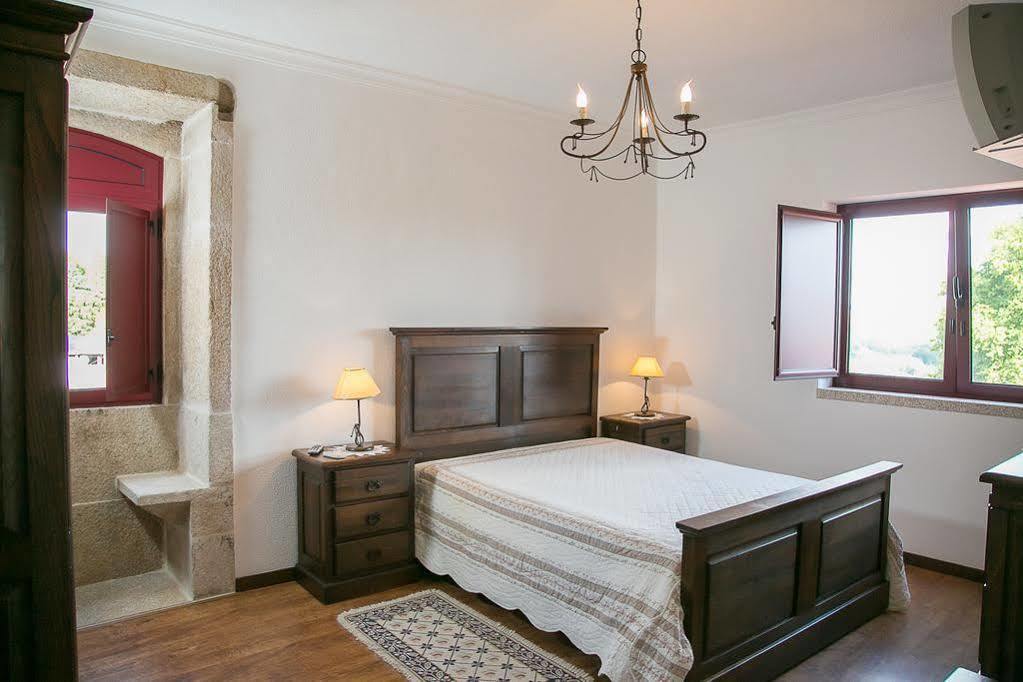 Solar Dos Almeidas - Turismo De Habitacao Bed & Breakfast Транкозо Екстериор снимка